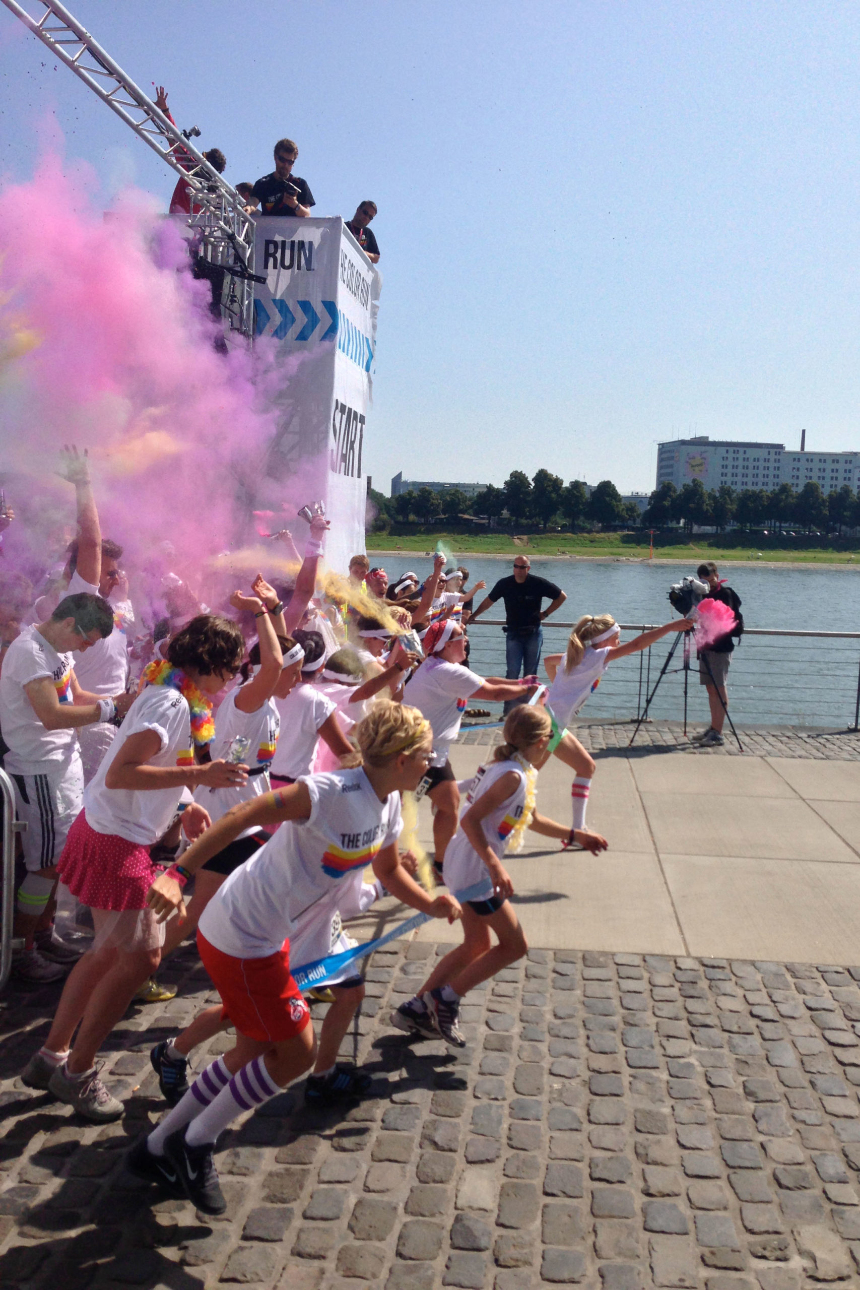 Robert-Ahrle-Sicherheit-GmbH_Bonn_Personenschutz_Sicherheitsberatung_Color-Run_Veranstaltungschutz_Köln_Düsseldorf_RAD-Sicherheit_Veranstaltungssicherheit_Bild2