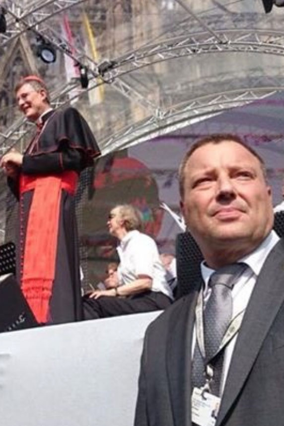 Robert-Ahrle-Sicherheit-GmbH_Bonn_Personenschutz_Sicherheitsberatung_Sicherheitskonzepte_Veranstaltungschutz_Köln_Düsseldorf_Personenbegleitung_Bild3